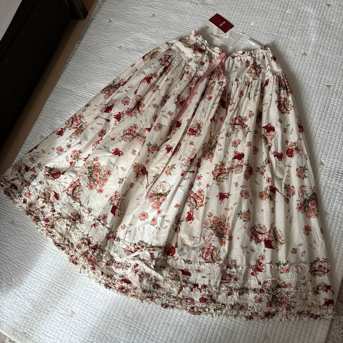 最終価格です ピンクハウス ジャム瓶ローズ柄 スカート ミルク 最終価格です ピンクハウス ジャム瓶ローズ柄 スカート ミルク