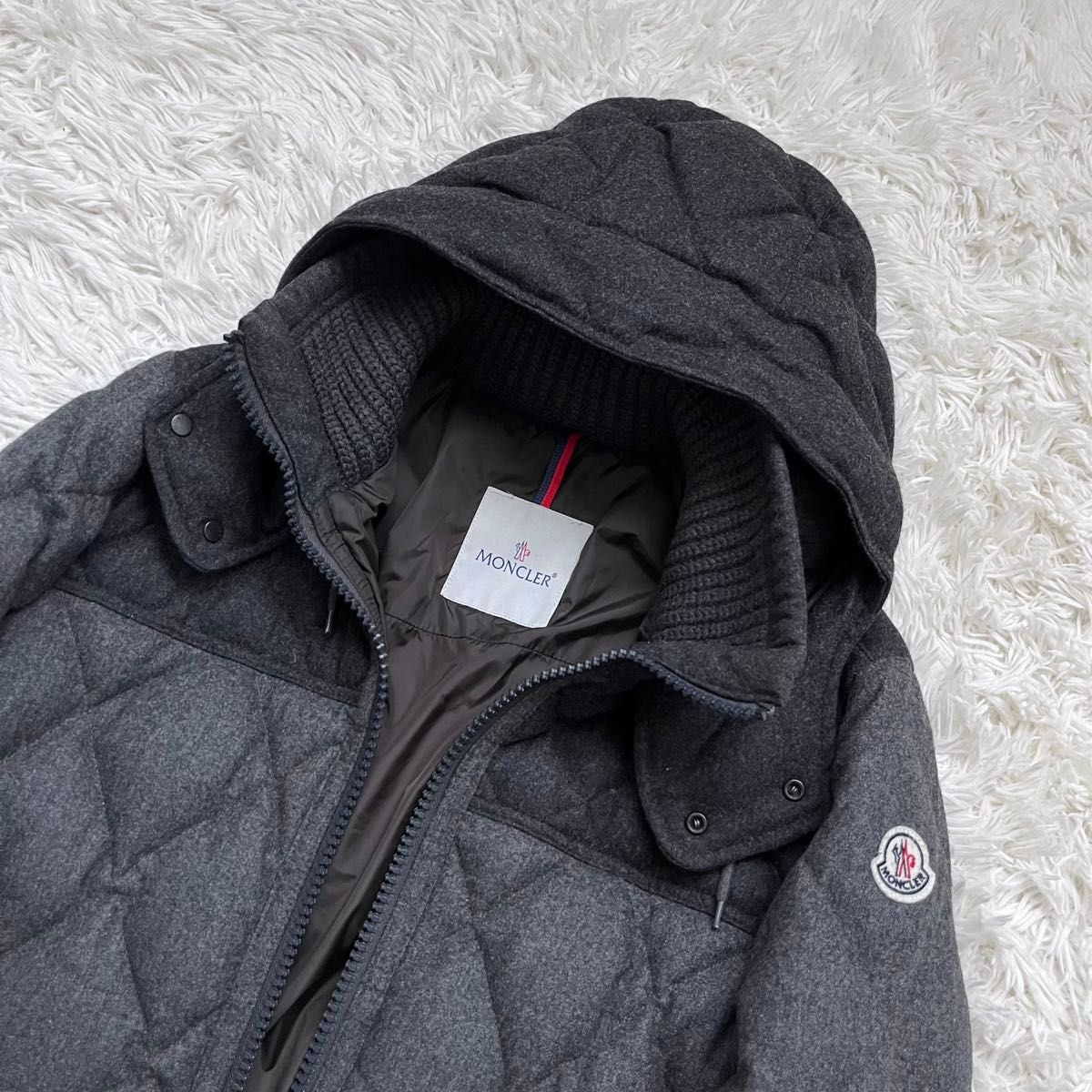 美品】 MONCLER labastide ダウンジャケット グレー サイズ2 美品】 MONCLER labastide ダウンジャケット グレー サイズ2