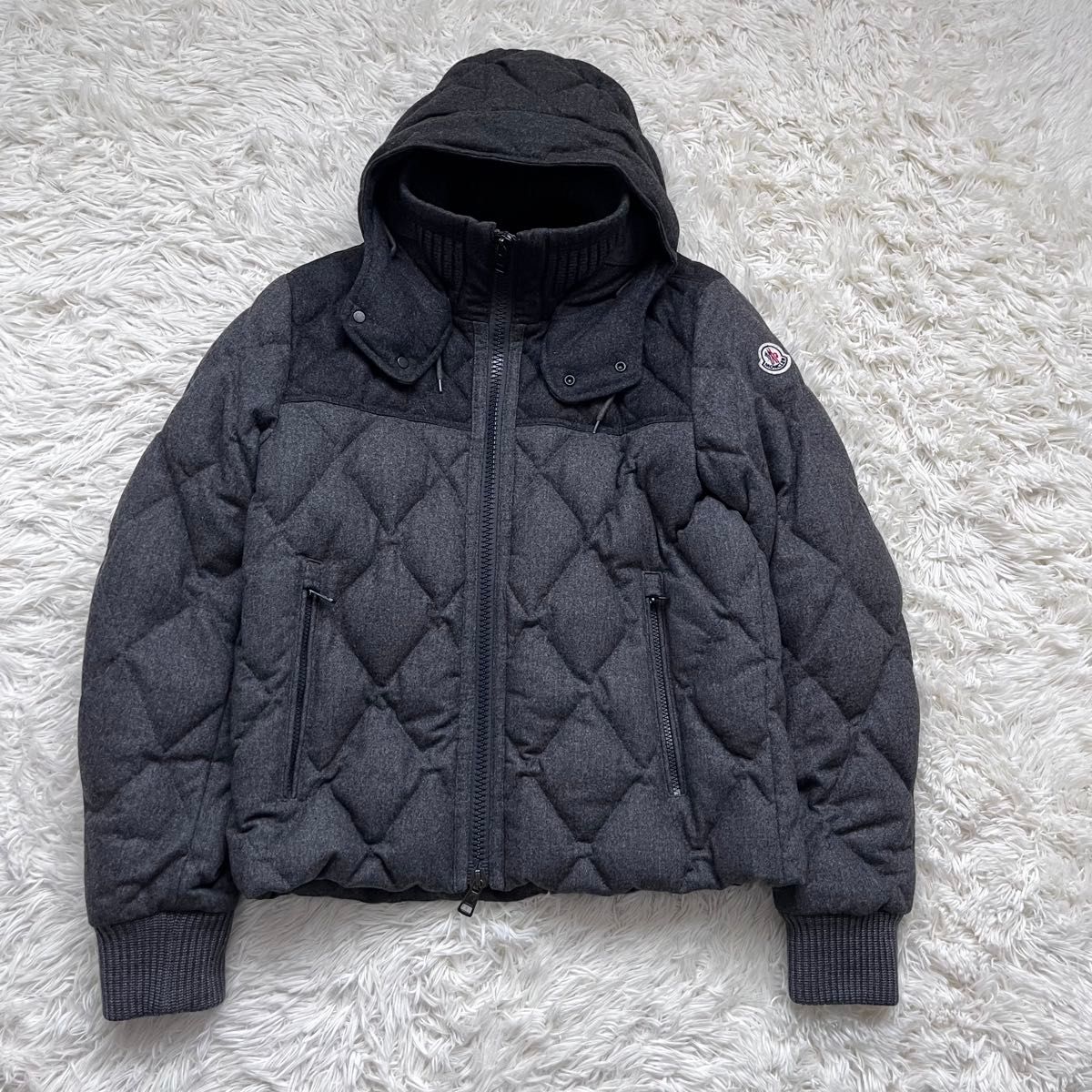 美品】 MONCLER labastide ダウンジャケット グレー サイズ2 美品】 MONCLER labastide ダウンジャケット グレー サイズ2