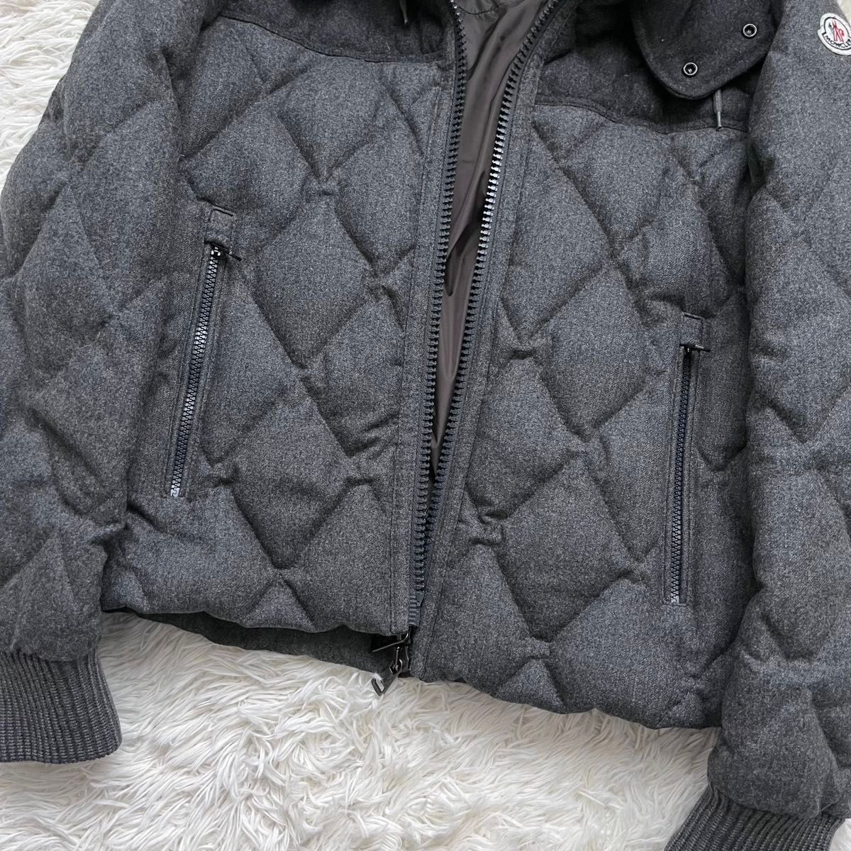 美品】 MONCLER labastide ダウンジャケット グレー サイズ2 美品】 MONCLER labastide ダウンジャケット グレー サイズ2