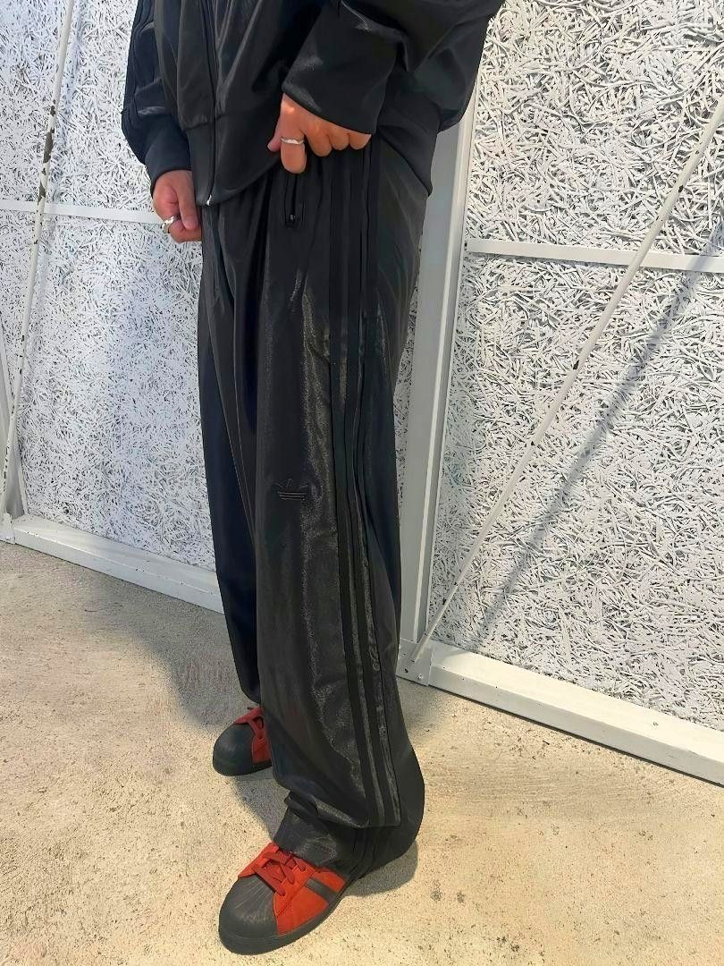 新品 adidas Q3オーバーサイズパンツ ワイドパンツ ファイヤー 新品 adidas Q3オーバーサイズパンツ ワイドパンツ ファイヤー