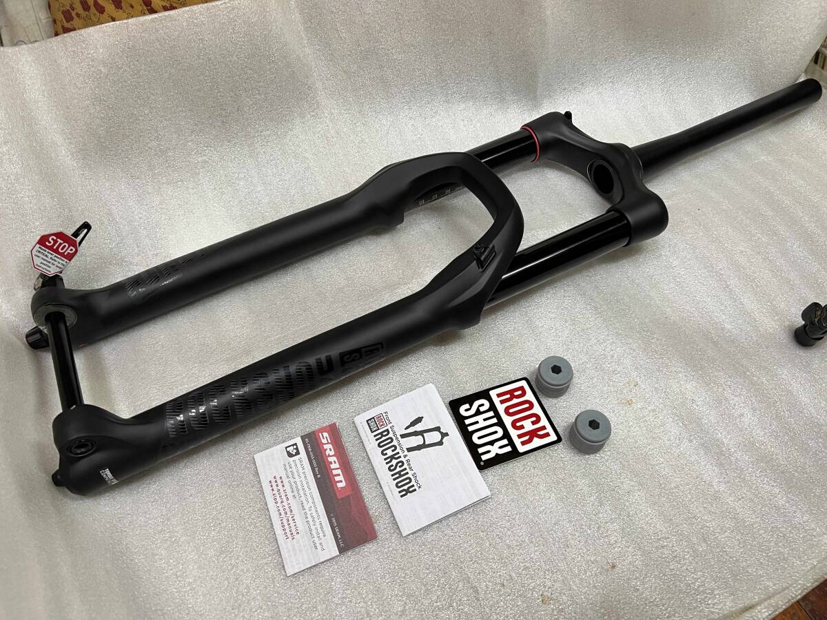 激安 超特価商店街 RCT3 LYRIK ROCKSHOX 新品 27.5er 未使用 トラベル:160mm ト 15X110 サスペンションフォーク