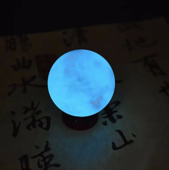 Bibian 比比昂- 発光石蓄光石夜光石光る石ブルー青色35mm 台座 Bibian 比比昂- 発光石蓄光石夜光石光る石ブルー青色35mm 台座
