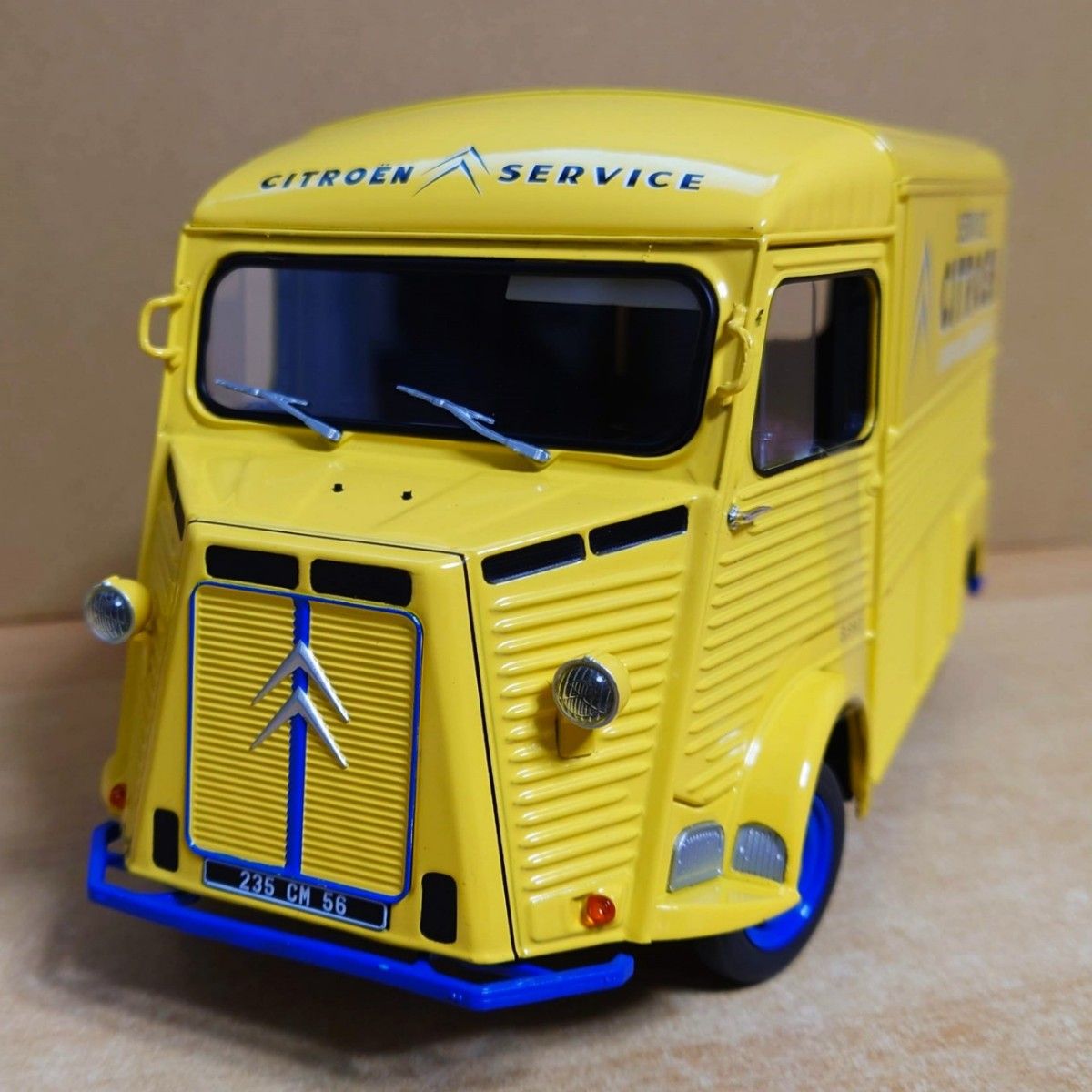 1/18 シトロエン タイプHY 1969 イエロートラック CitroenHY 1/18 シトロエン タイプHY 1969 イエロートラック CitroenHY