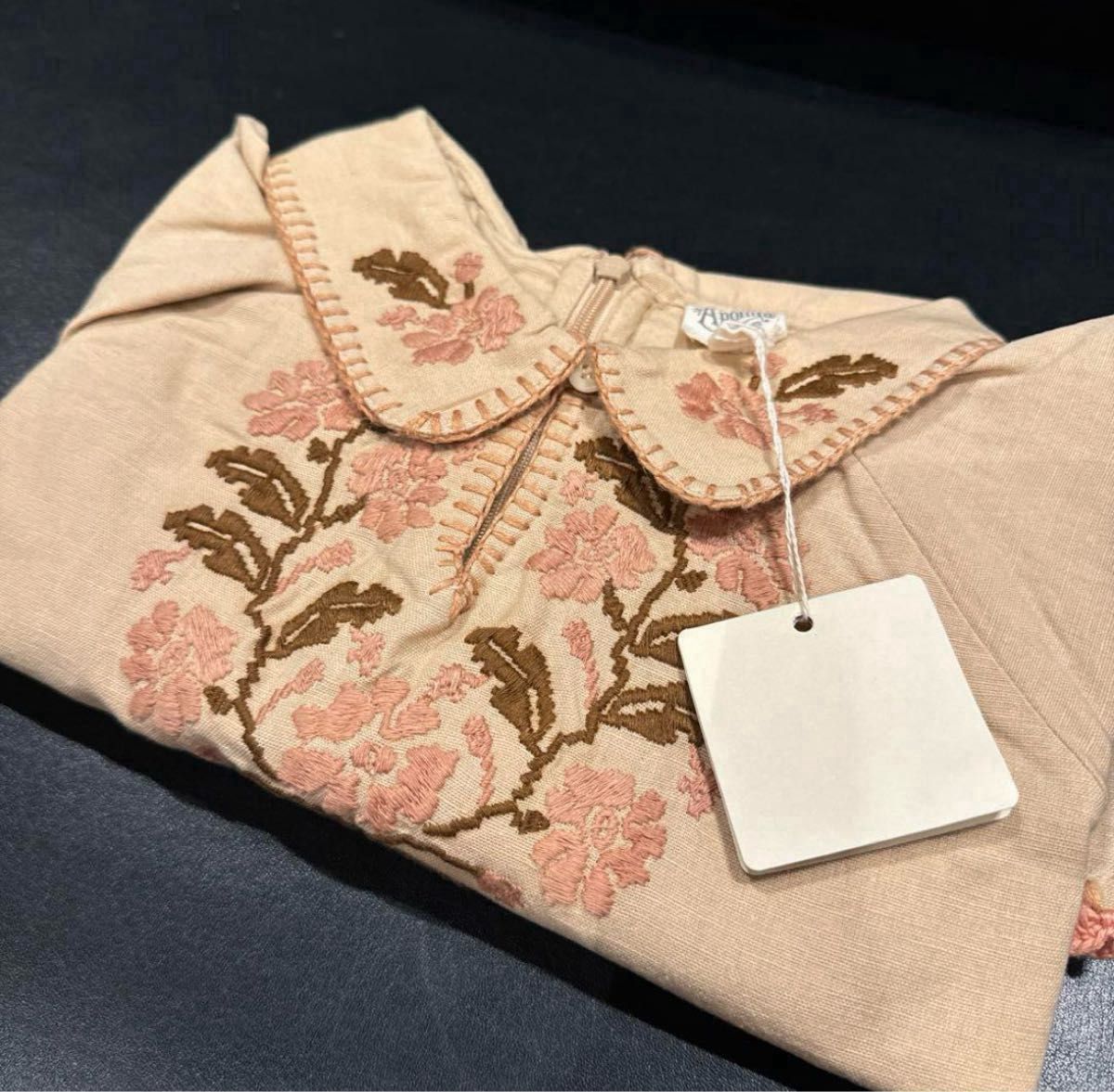 新品未使用 apolina アポリナ 7-9y 2024aw ブラウス カットソー 新品未使用 apolina アポリナ 7-9y 2024aw ブラウス カットソー