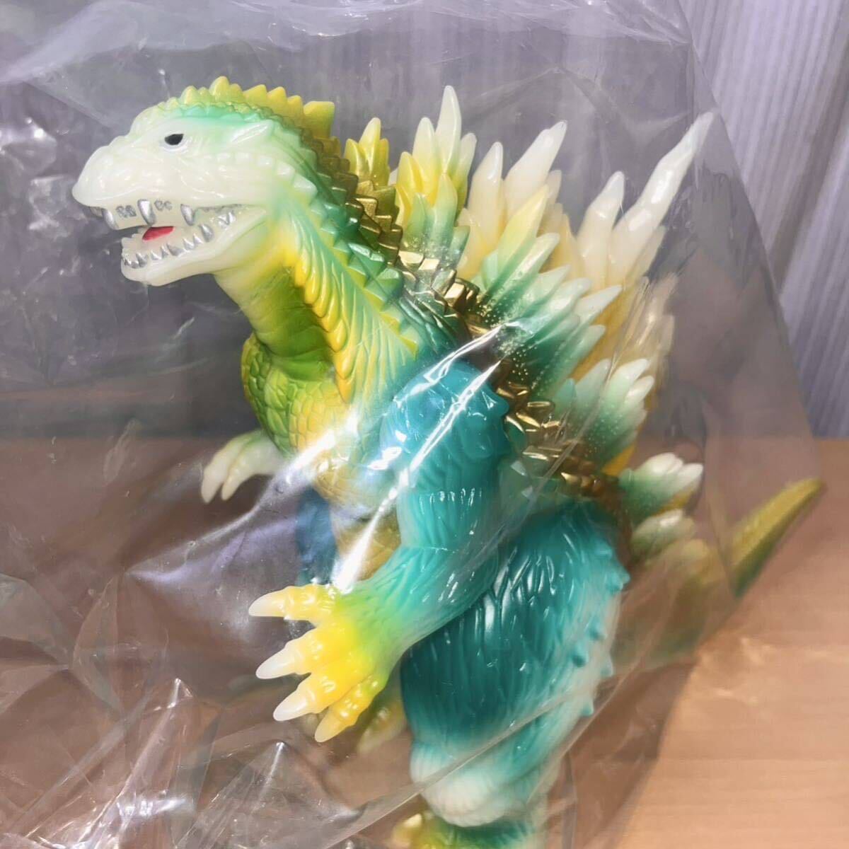 ゴジラ 1999 蓄光 緑 塗装 GID ミレニアム 2000 ミレゴジ 350 ゴジラ 1999 蓄光 緑 塗装 GID ミレニアム 2000 ミレゴジ 350