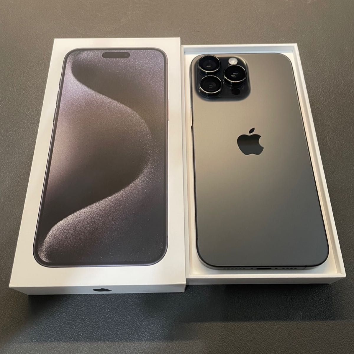 美品》iPhone 15 Pro max 256GB ブラックチタニウム バッテリー 美品》iPhone 15 Pro max 256GB ブラックチタニウム バッテリー