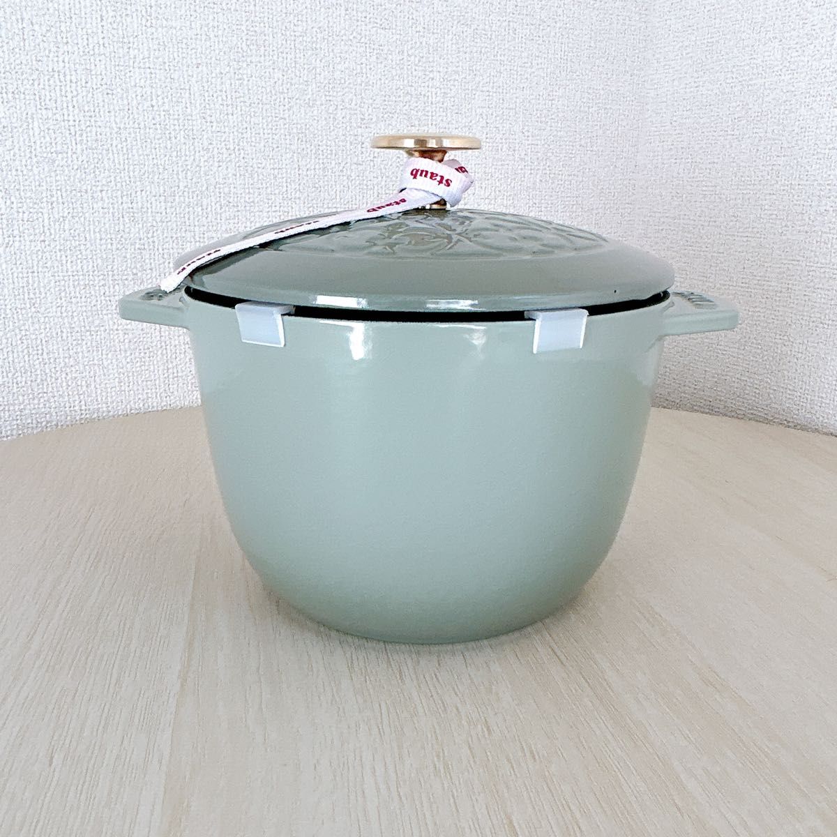 staub ストウブ ラ・ココット de GOHAN リリー Mサイズ ユーカリ staub ストウブ ラ・ココット de GOHAN リリー Mサイズ ユーカリ