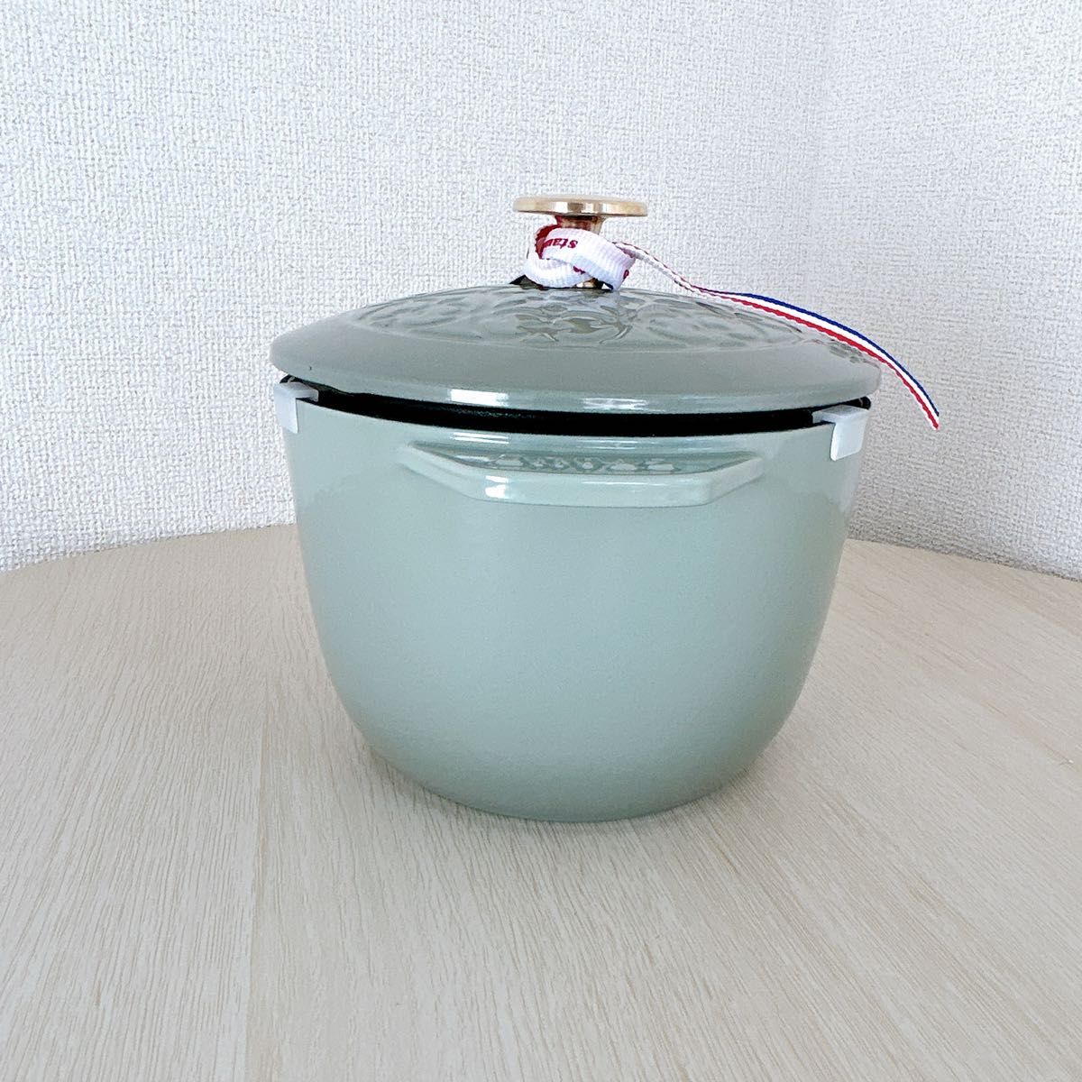staub ストウブ ラ・ココット de GOHAN リリー Mサイズ ユーカリ staub ストウブ ラ・ココット de GOHAN リリー Mサイズ ユーカリ