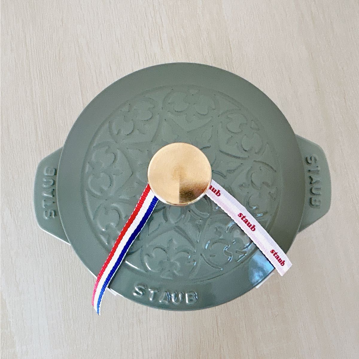 staub ストウブ ラ・ココット de GOHAN リリー Mサイズ ユーカリ staub ストウブ ラ・ココット de GOHAN リリー Mサイズ ユーカリ