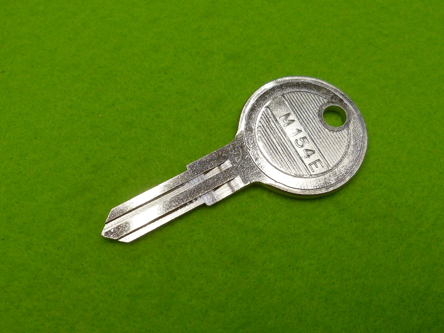  blank key M154 W&S unused storage goods . key making for 