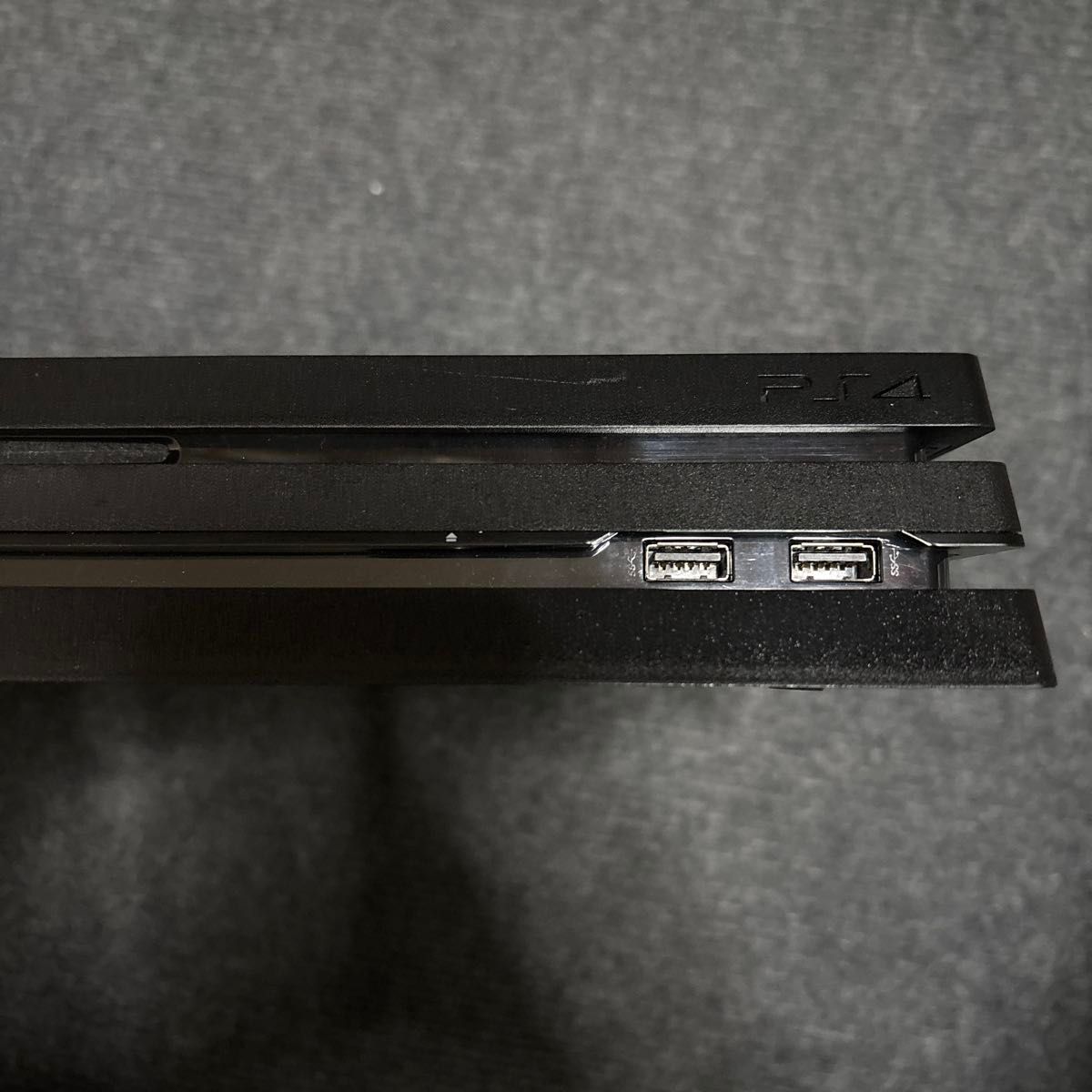 本体のみ PS4 Pro CUH-7100B ジェットブラック 封印シールあり 本体のみ PS4 Pro CUH-7100B ジェットブラック 封印シールあり