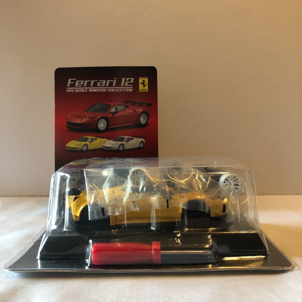 未組立 京商 1/64 Ferrari 12 458 ltalia GT2 フェラーリ イタリア 黄色 イエロー ミニカー モデルカー_画像3