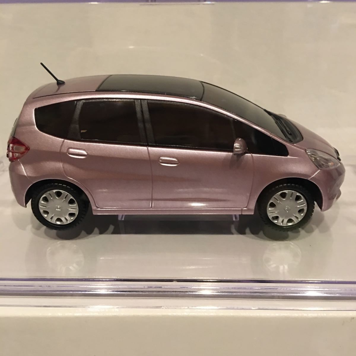 非売品 1/24 HONDA Fit クールロゼ・メタリック カラーサンプル 完成品 ホンダ フィット GE GE6 ピンク ミニカー モデルカー_画像7