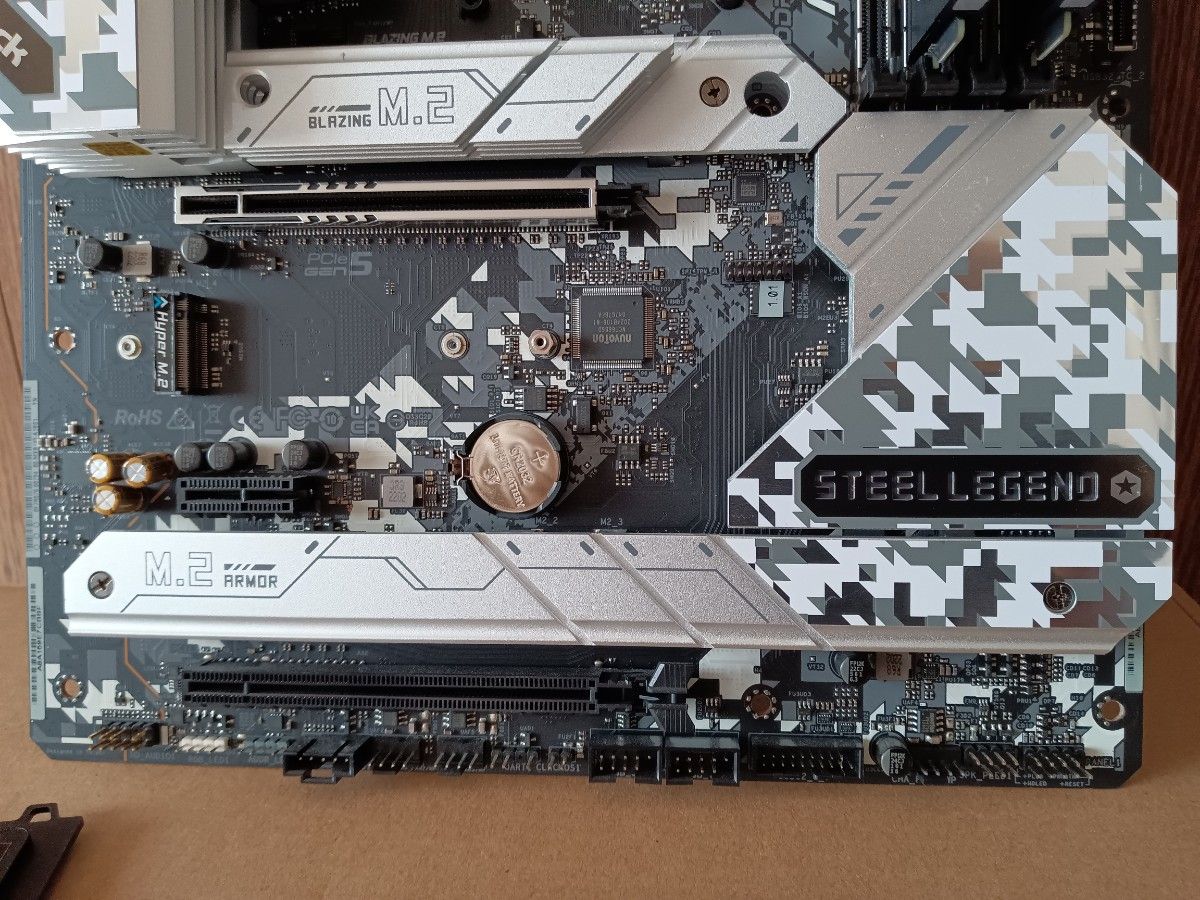 ASRock X670E STEEL LEGEND/ AMD RYZEN7 7700X / G SKILL 32GB ASRock X670E STEEL LEGEND/ AMD RYZEN7 7700X / G SKILL 32GB