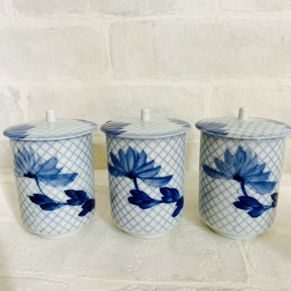 新品】有田焼 美風 蓋付き湯呑み 5点セット 湯呑 有田焼 昭和 新品】有田焼 美風 蓋付き湯呑み 5点セット 湯呑 有田焼 昭和