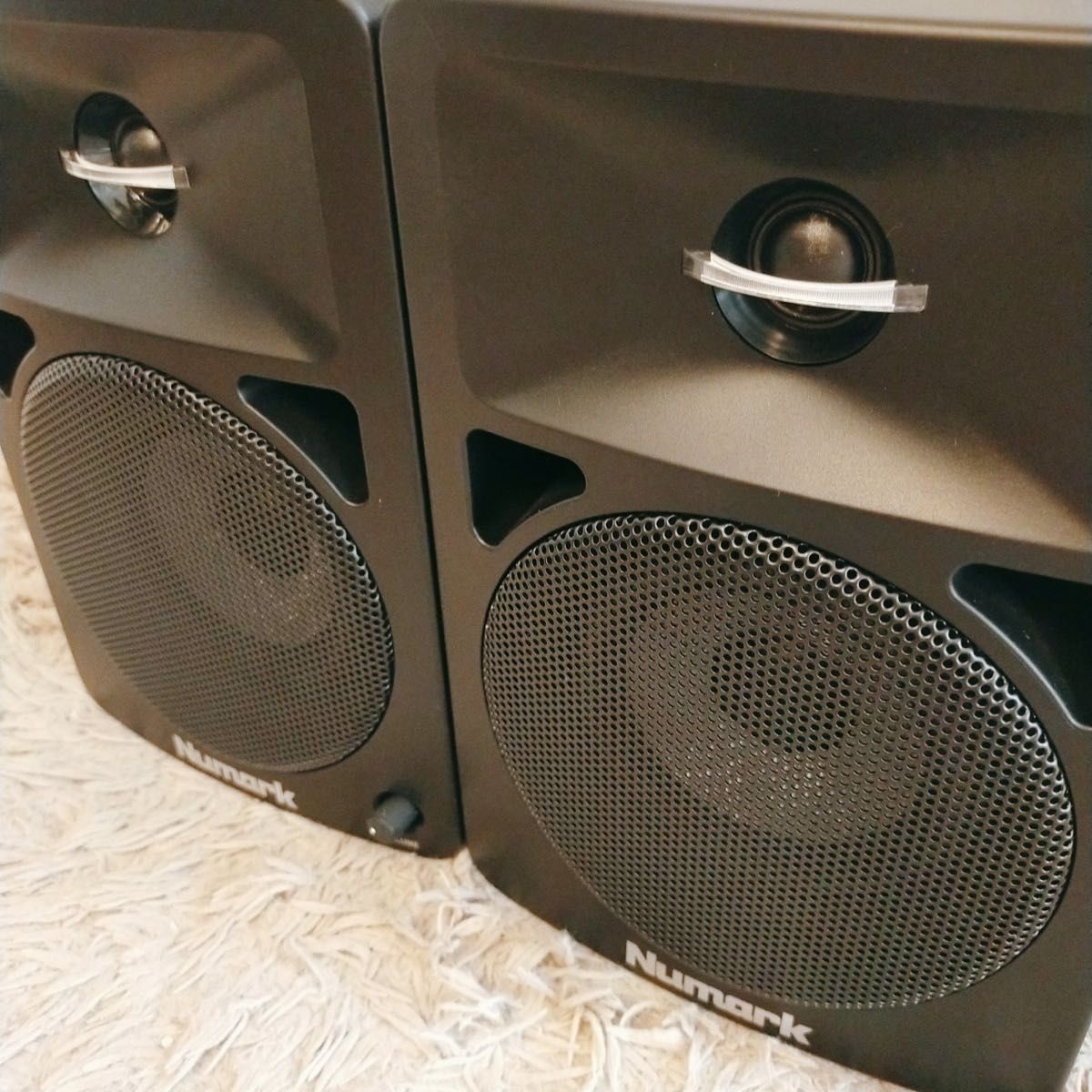 新品未使用Numark アンプ内蔵 DJ スピーカー N-Wave 580L 新品未使用Numark アンプ内蔵 DJ スピーカー N-Wave 580L
