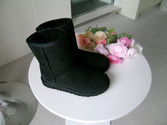 競売 ★正規品★UGG australia★ JPN210★ブラック★ ムートンブーツ★サイズ US5以下 競売 ★正規品★UGG australia★ JPN210★ブラック★ ムートンブーツ★サイズ US5以下