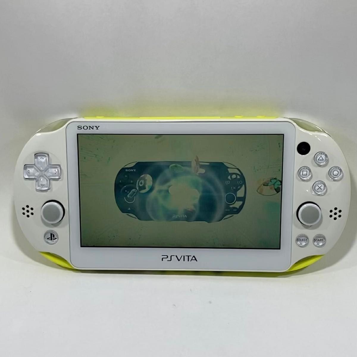 PlayStation Vita Wi-Fiモデル ライムグリーン/ホワイト (PCH PlayStation Vita Wi-Fiモデル ライムグリーン/ホワイト (PCH