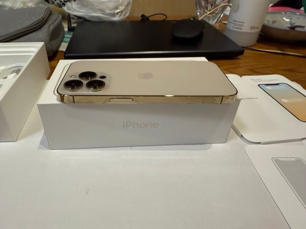 Apple iPhone 13 Pro ゴールド (MLUH3J/A) 付属品 バッテリー Apple iPhone 13 Pro ゴールド (MLUH3J/A) 付属品 バッテリー