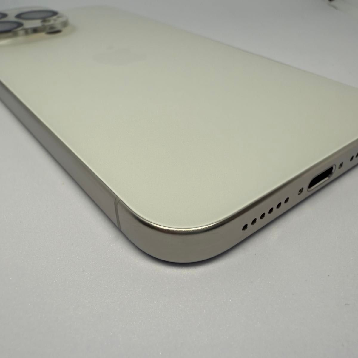 美品】iPhone 15 Pro Max ホワイトチタニウム 256 GB SIMフリー 美品】iPhone 15 Pro Max ホワイトチタニウム 256 GB SIMフリー