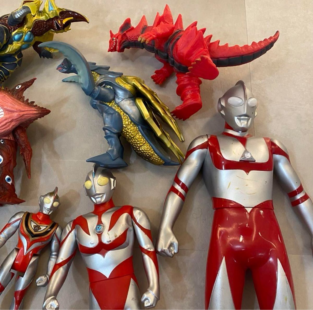 ウルトラマン 怪獣 12体 フィギュア ソフビ まとめ売り|Yahoo ウルトラマン 怪獣 12体 フィギュア ソフビ まとめ売り|Yahoo