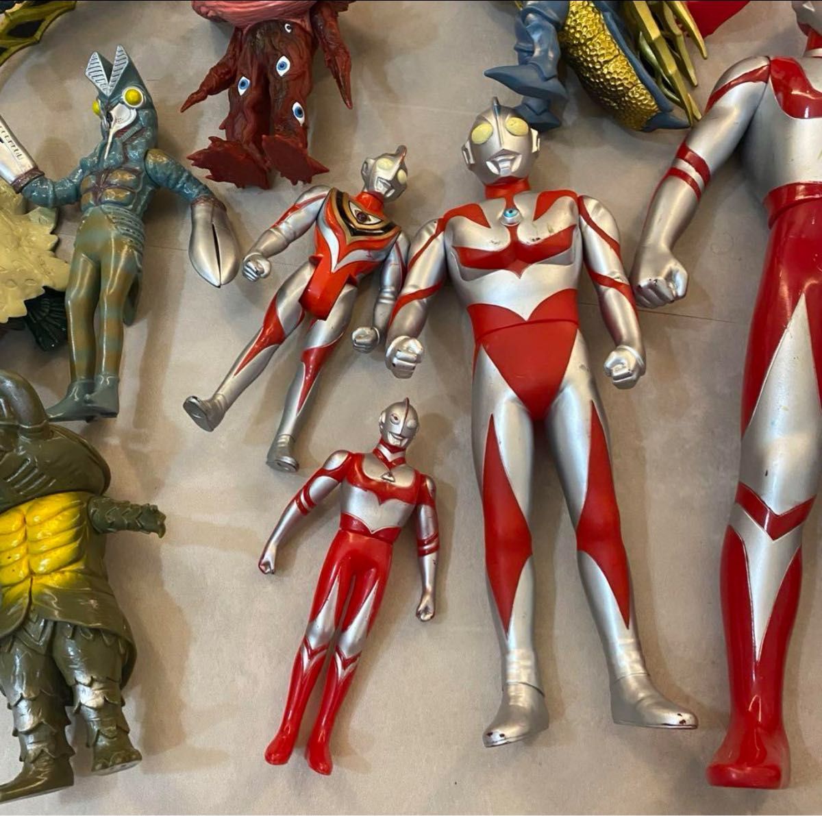 ウルトラマン 怪獣 12体 フィギュア ソフビ まとめ売り|Yahoo ウルトラマン 怪獣 12体 フィギュア ソフビ まとめ売り|Yahoo