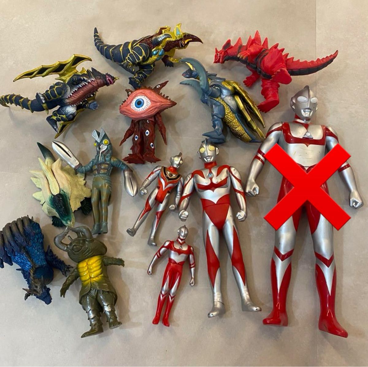 ウルトラマン 怪獣 12体 フィギュア ソフビ まとめ売り|Yahoo ウルトラマン 怪獣 12体 フィギュア ソフビ まとめ売り|Yahoo