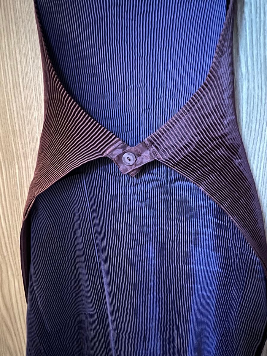 PLEATS PLEASE ISSEY MIYAKE ノースリーブワンピース エプロン PLEATS PLEASE ISSEY MIYAKE ノースリーブワンピース エプロン