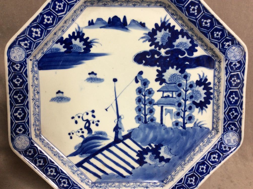 QM2072 古伊万里 染付 珍しい絵柄 山水自然画 八角 飾り皿 大皿