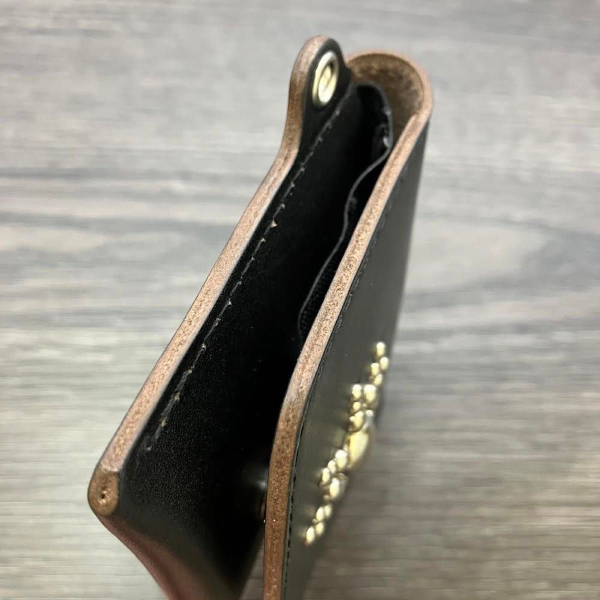 茶芯レザー 黒 スタッズ 携帯灰皿 ポケット灰皿 ポータブル灰皿 茶芯レザー 黒 スタッズ 携帯灰皿 ポケット灰皿 ポータブル灰皿
