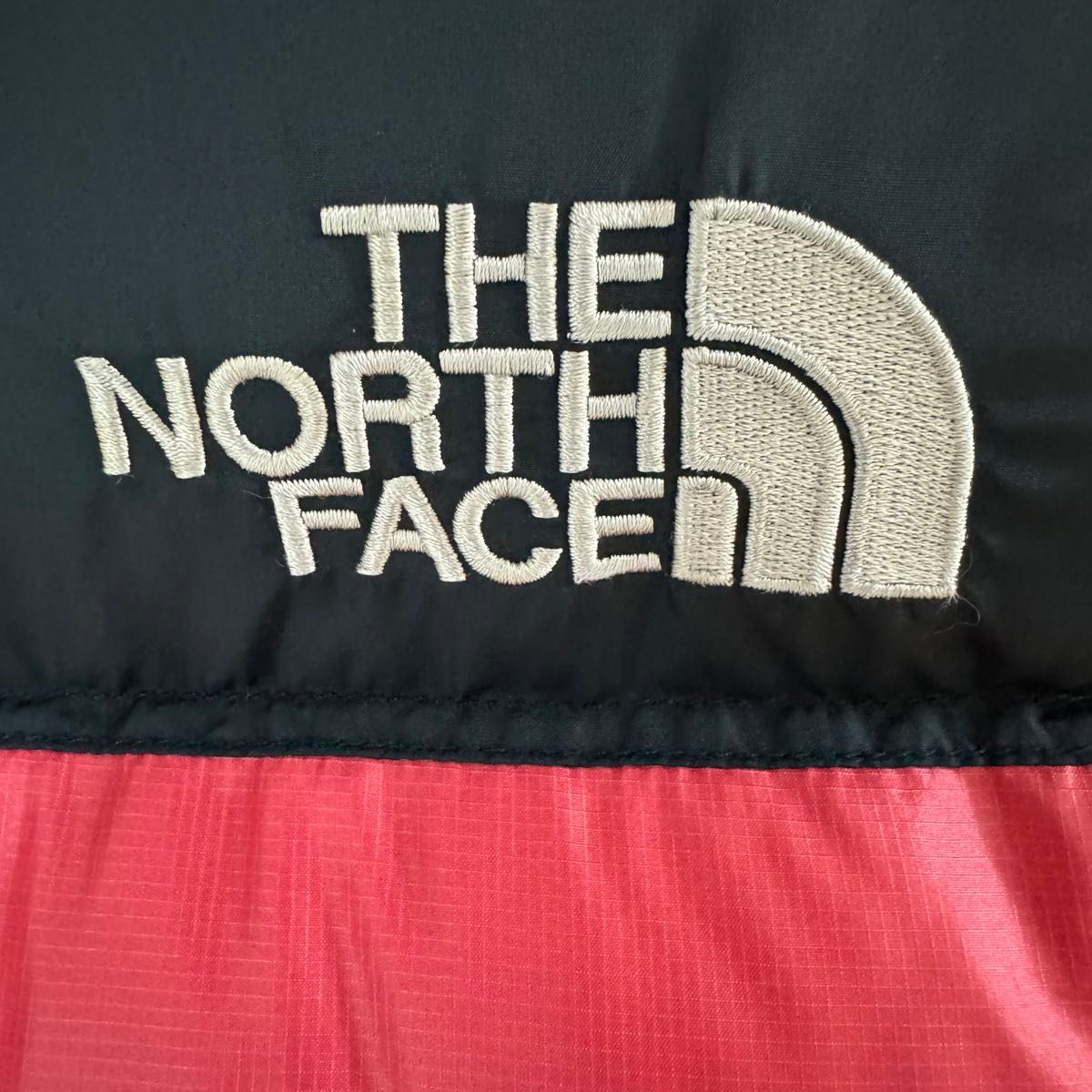 THE NORTH FACE ノースフェイス ヌプシ ダウンジャケット レッド THE NORTH FACE ノースフェイス ヌプシ ダウンジャケット レッド