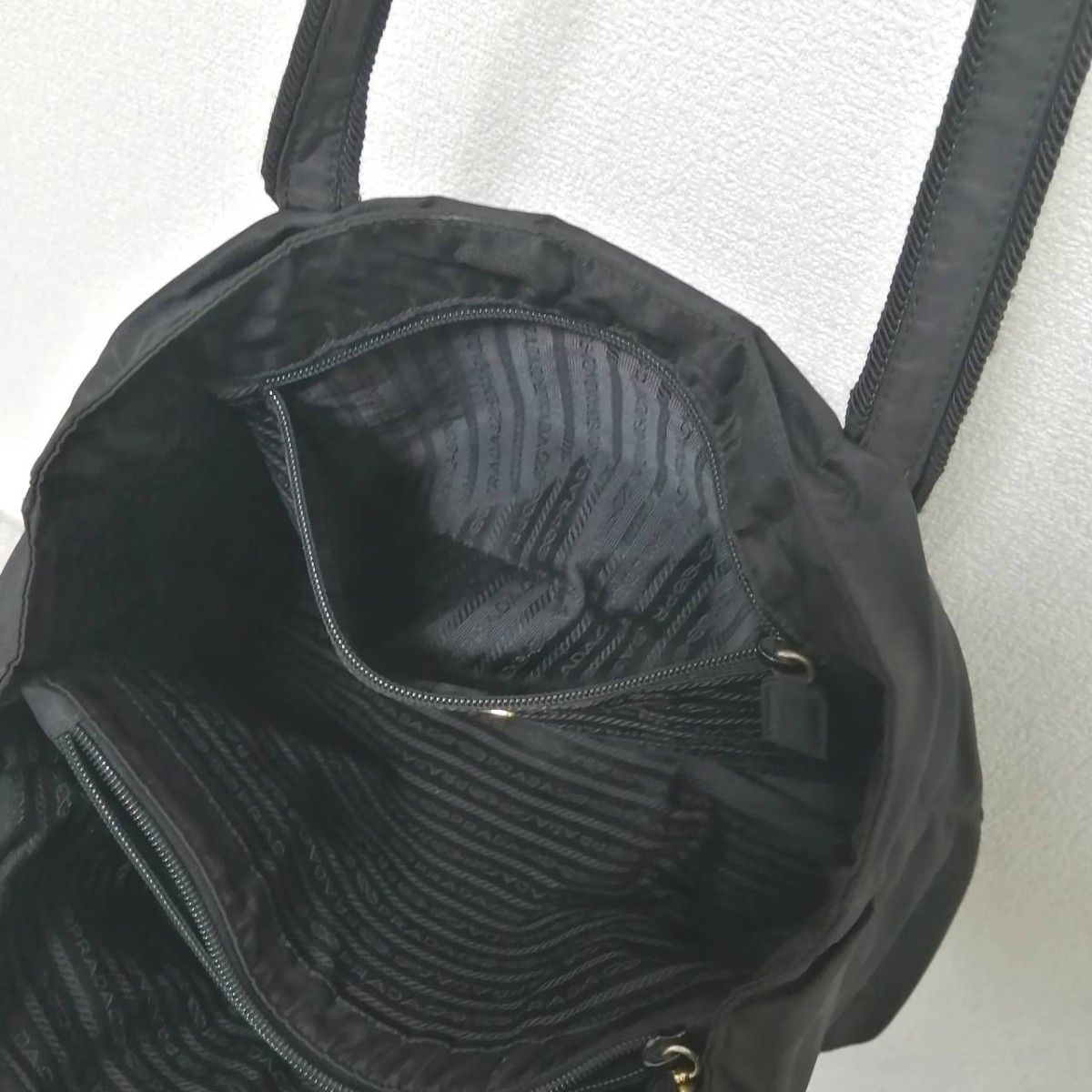A4収納可【極美品】PRADA プラダ トートバッグ ナイロン 黒 A4収納可【極美品】PRADA プラダ トートバッグ ナイロン 黒