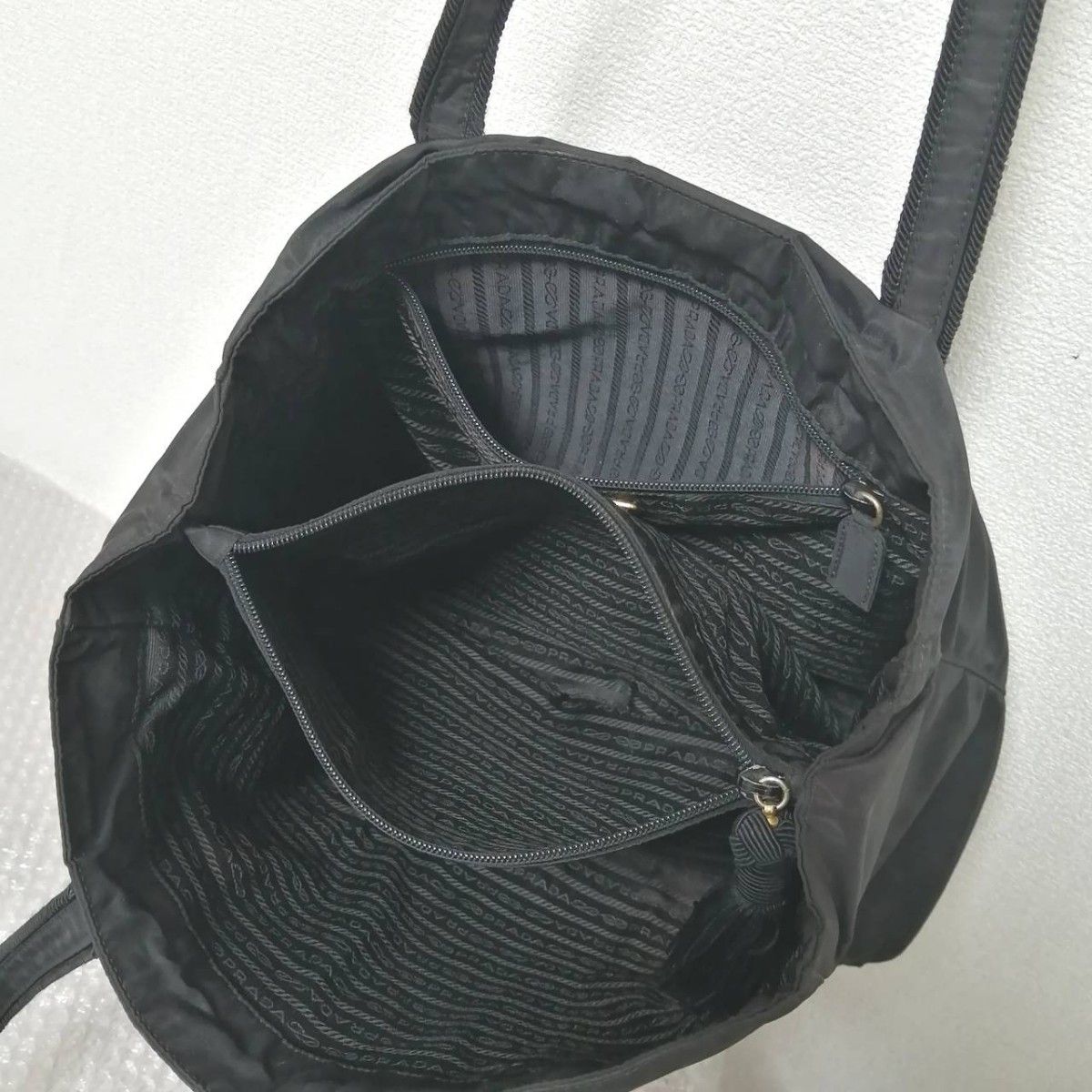 A4収納可【極美品】PRADA プラダ トートバッグ ナイロン 黒 A4収納可【極美品】PRADA プラダ トートバッグ ナイロン 黒
