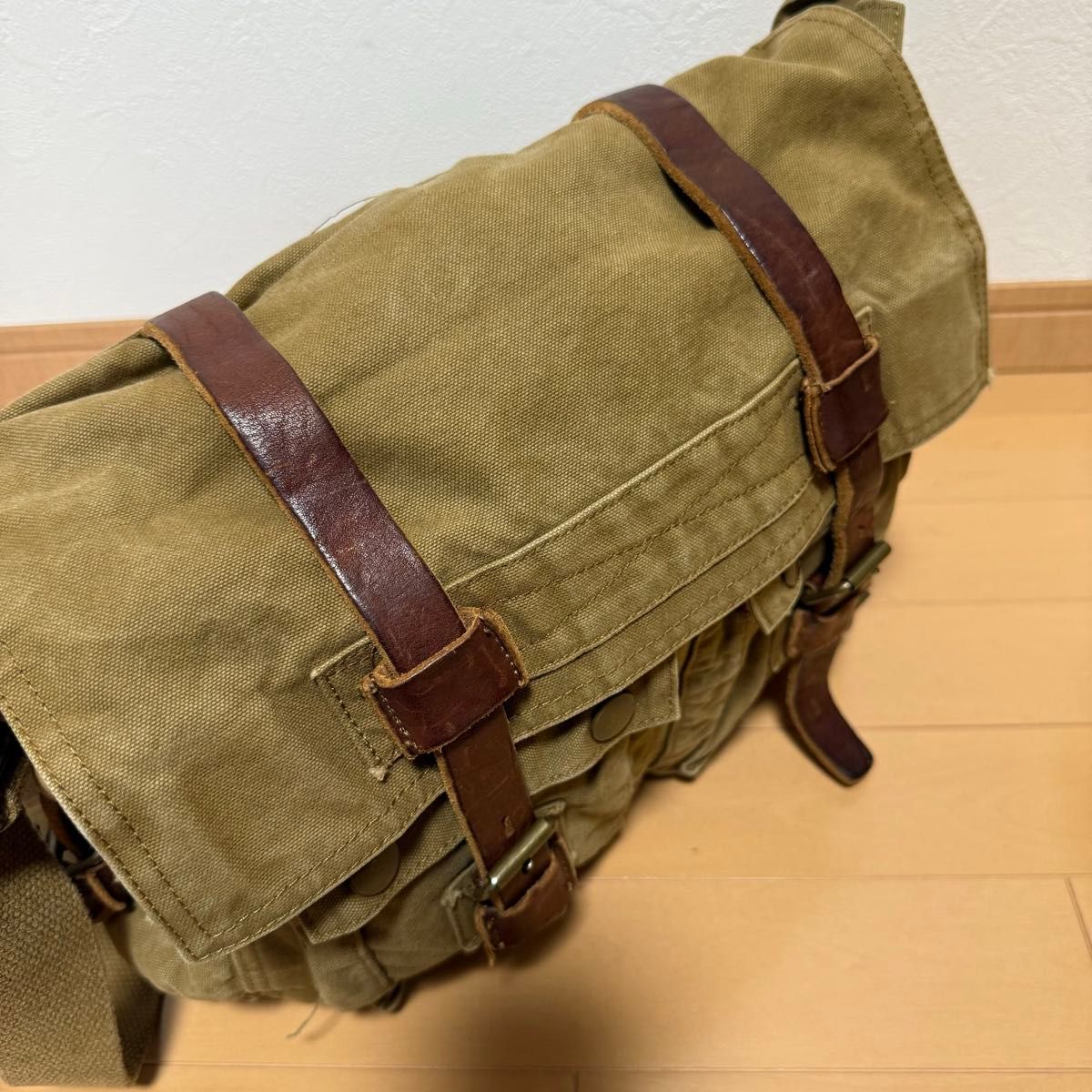 ベルスタッフ ショルダーバッグ レザー コットン エイジング ベルスタッフ ショルダーバッグ レザー コットン エイジング