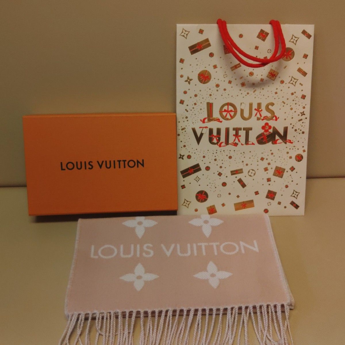 極美品】2023年製 ルイヴィトン マフラー LV エセンシャル 極美品】2023年製 ルイヴィトン マフラー LV エセンシャル