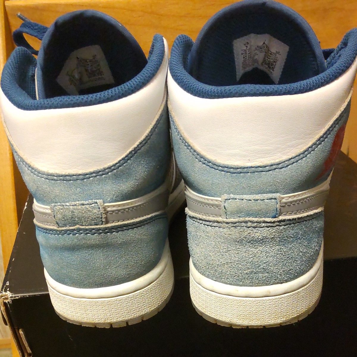 美品】Nikeナイキ エアジョーダン1 ミッド SE 美品】Nikeナイキ エアジョーダン1 ミッド SE