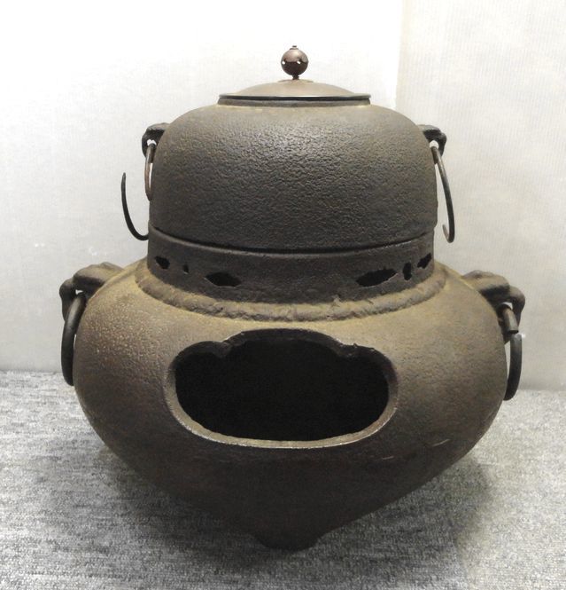 【YU820】茶道具 鉄製 風炉釜 切合釜 鉄鬼面風炉 幅約37cm 高さ約32cm 茶釜