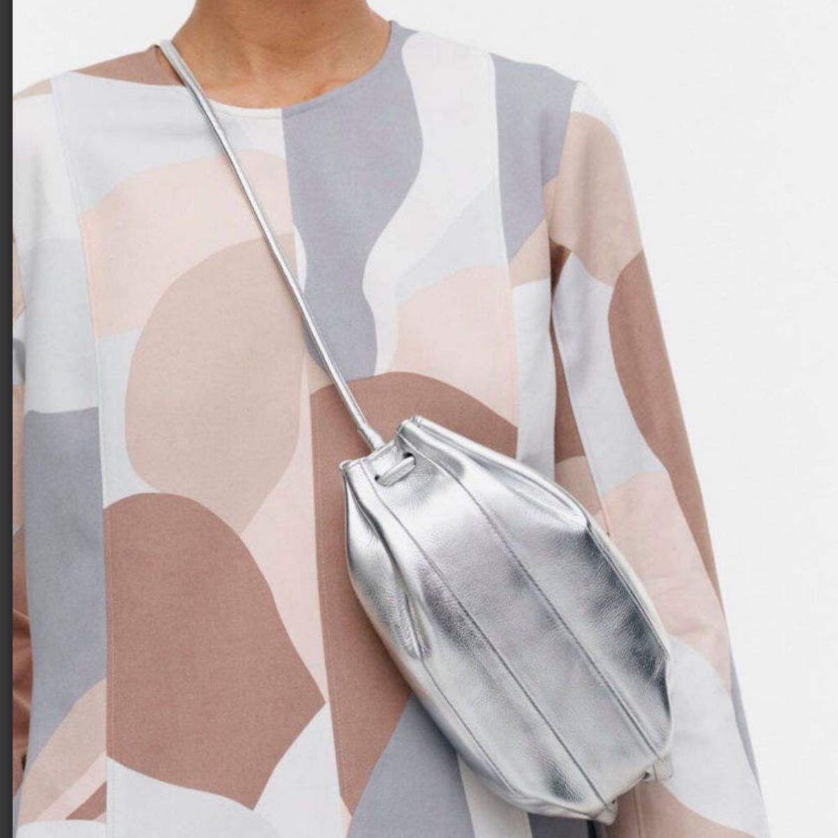 マリメッコPIKKU KARLA SHOULDER BAG marimekko シルバー 新作 マリメッコPIKKU KARLA SHOULDER BAG marimekko シルバー 新作