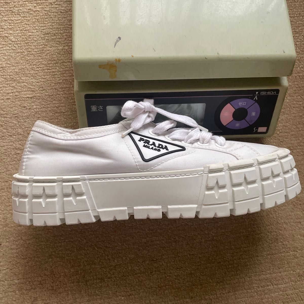 値下げ 美品 PRADA ダブルホイール ナイロンギャバジン 厚底 値下げ 美品 PRADA ダブルホイール ナイロンギャバジン 厚底