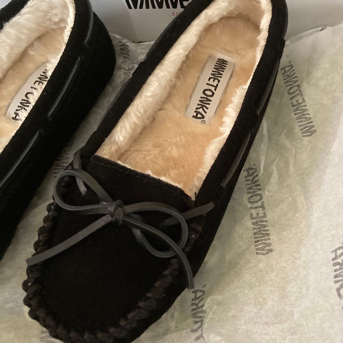 MINNETONKA 新品 箱付 ミネトンカ モカシン ボア付き ブラック MINNETONKA 新品 箱付 ミネトンカ モカシン ボア付き ブラック