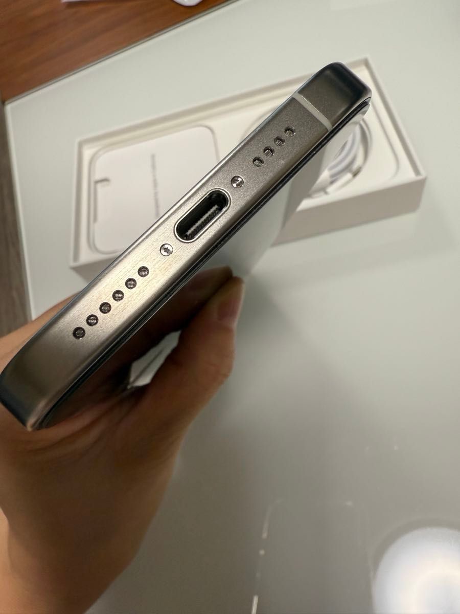 iPhone 15 Pro Max 512GB ホワイトチタニウム 美品 SIMフリー iPhone 15 Pro Max 512GB ホワイトチタニウム 美品 SIMフリー