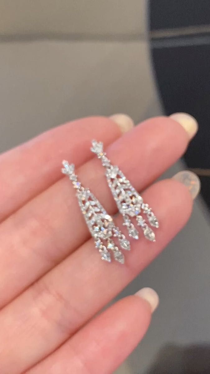K18WG 天然ダイヤモンド チェーンピアス 18金 高貴 優雅 0.8ct