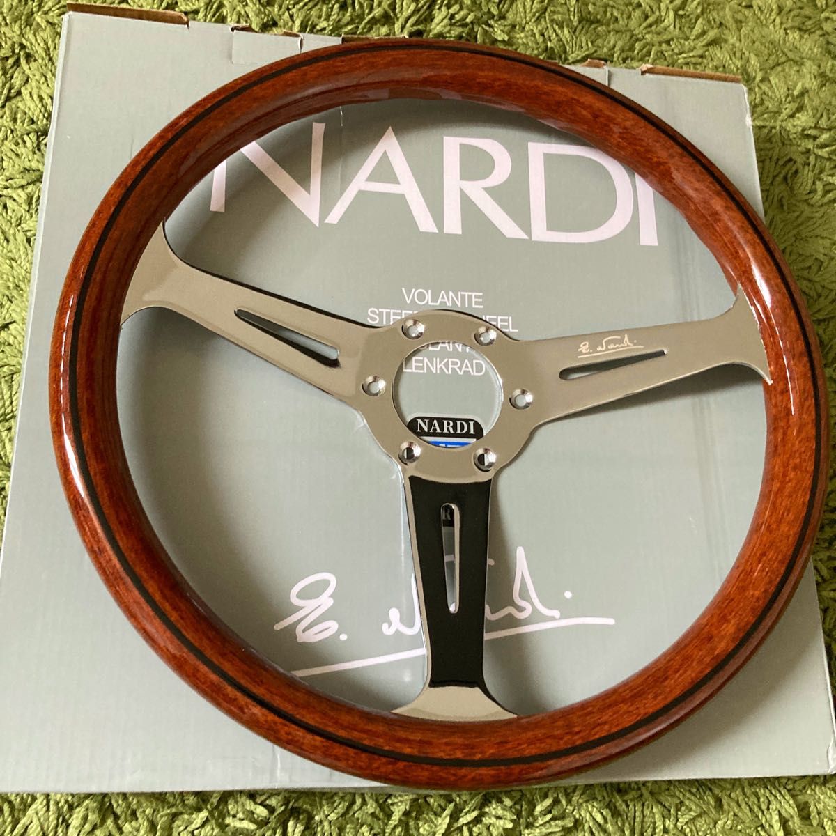 大幅値下げ】ナルディ(NARDI)クラシック ホワイトステアリング 大幅値下げ】ナルディ(NARDI)クラシック ホワイトステアリング