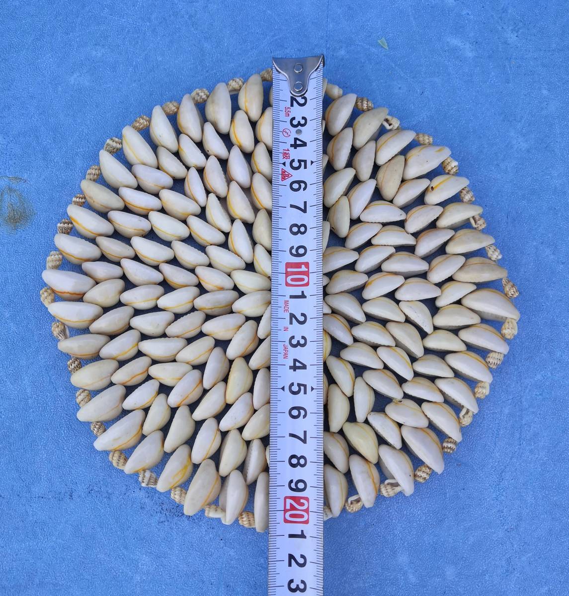２小さな貝を沢山繋いで作った敷物２０ｃｍ鍋敷きに使えます_画像6
