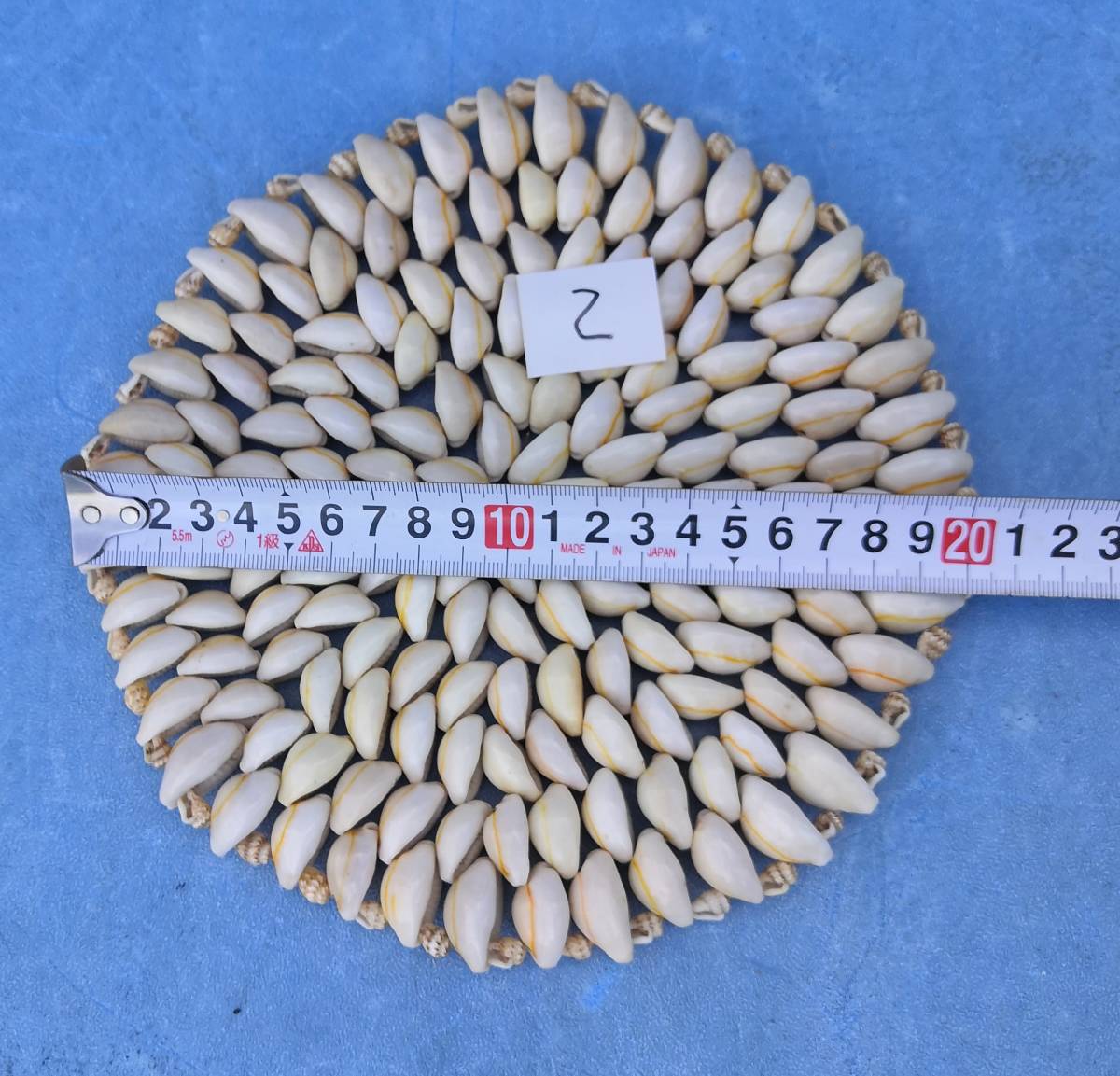 ２小さな貝を沢山繋いで作った敷物２０ｃｍ鍋敷きに使えます_画像4