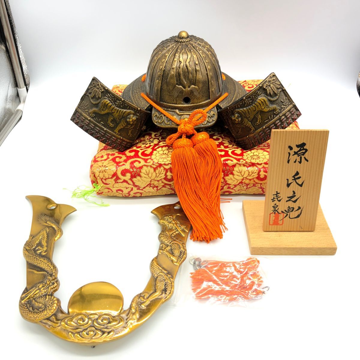 Yahoo!オークション - 【26822】龍虎源氏兜 喜泉 鋳物 箱付 兜 Yahoo!オークション - 【26822】龍虎源氏兜 喜泉 鋳物 箱付 兜