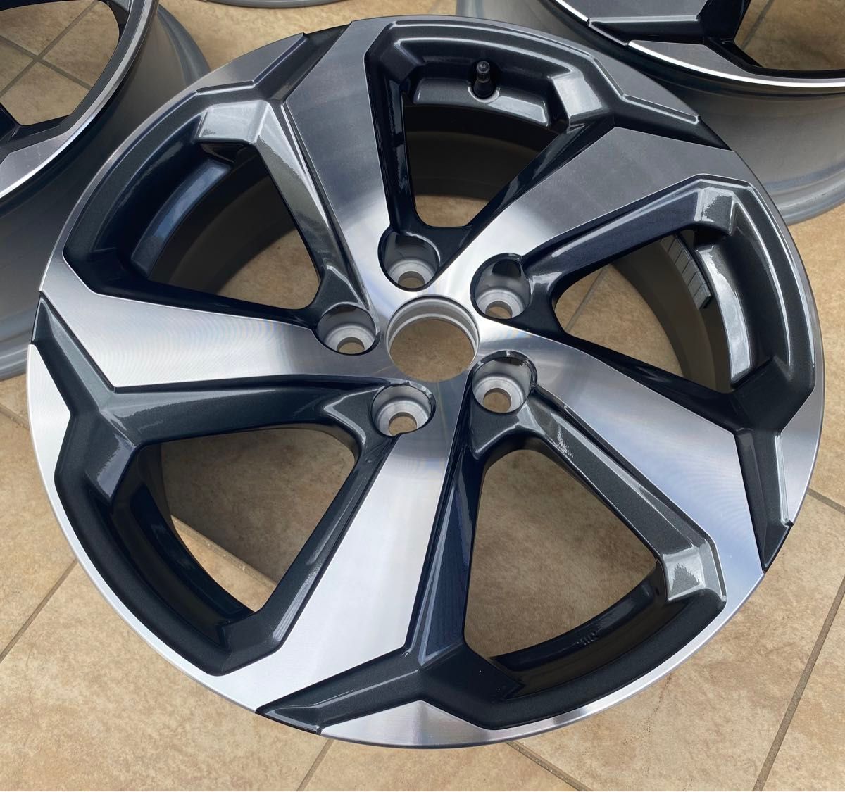トヨタRAV4純正ホイル4本 (トヨタ - RAV4アドベンチャー 後期 トヨタRAV4純正ホイル4本 (トヨタ - RAV4アドベンチャー 後期