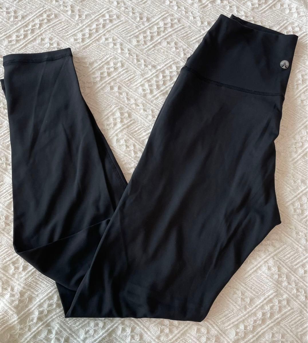 新品 Mサイズ sukala スカーラ レギンス 黒 ブラック ボトムス 新品 Mサイズ sukala スカーラ レギンス 黒 ブラック ボトムス