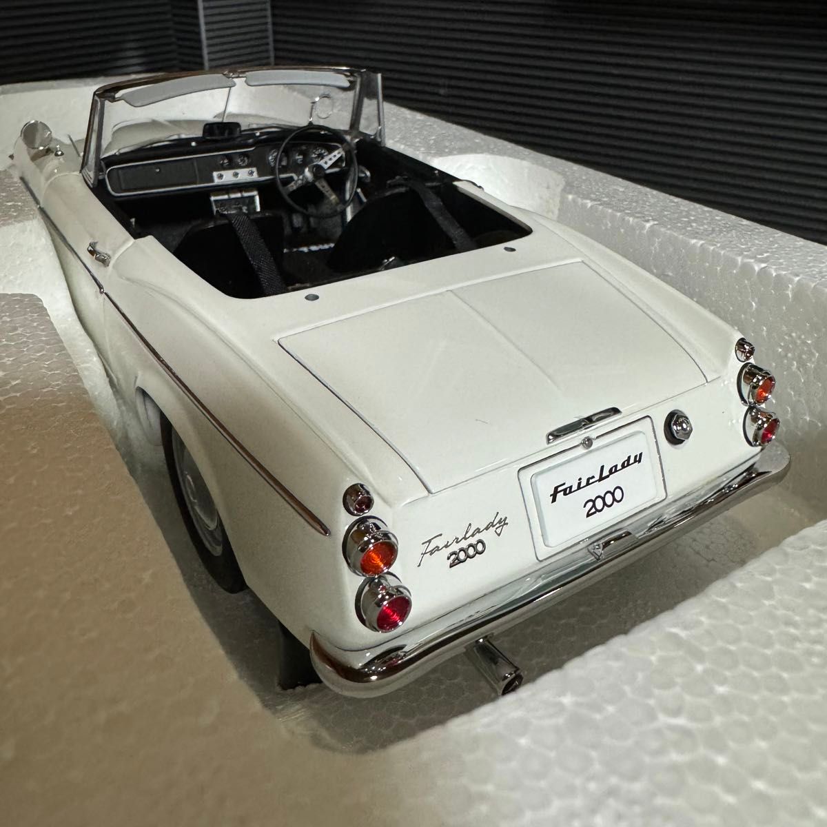 未展示品 オートアート 1/18 ダットサン フェアレディ 2000 未展示品 オートアート 1/18 ダットサン フェアレディ 2000